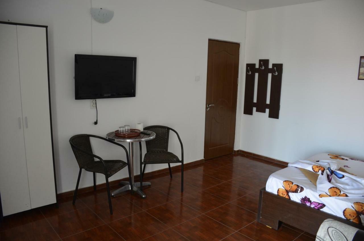 Vila Cu Livada คอสติเนช ภายนอก รูปภาพ